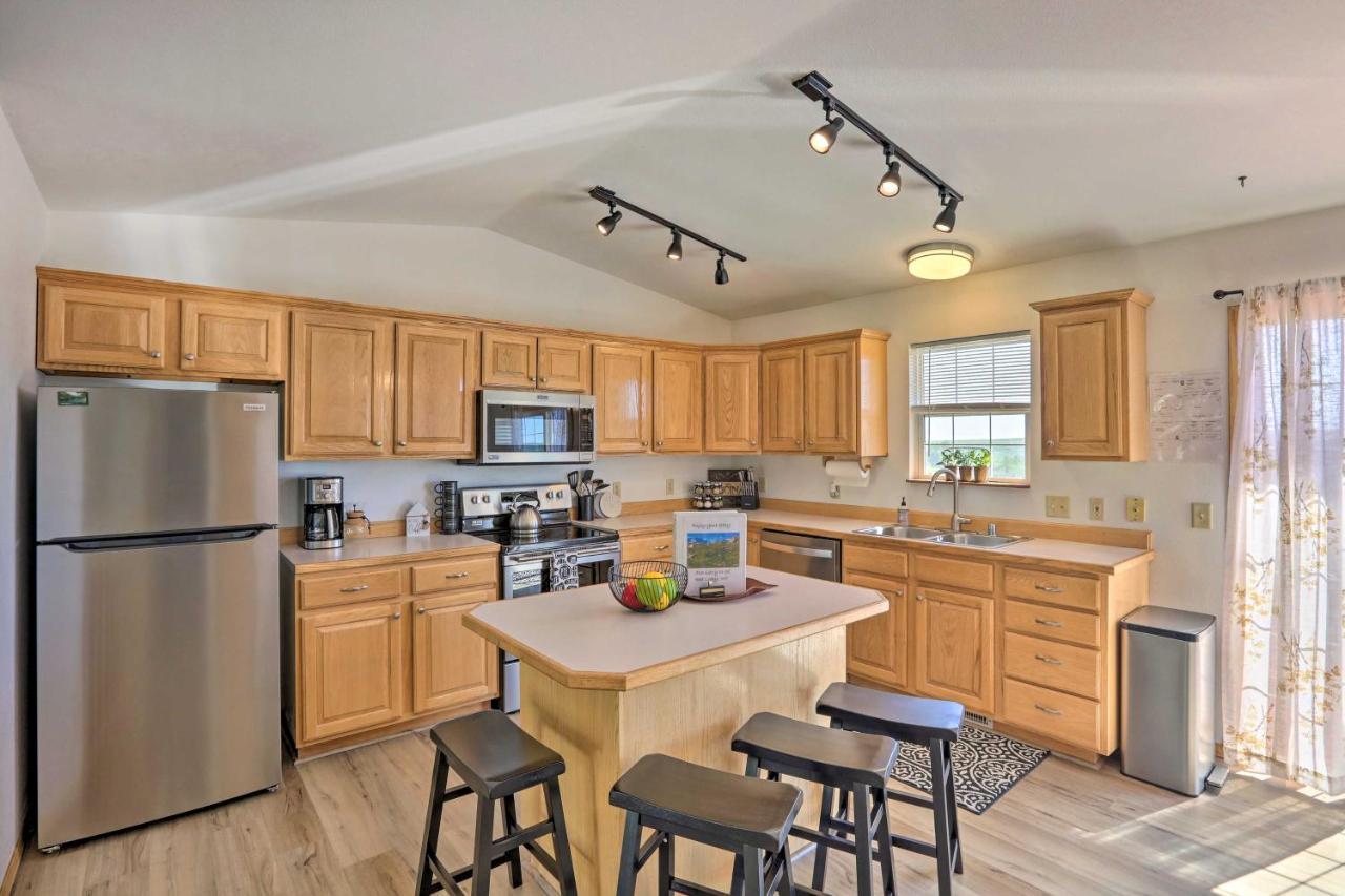 Red Lodge Townhome With Hot Tub And Mountain Views! Exterior photo