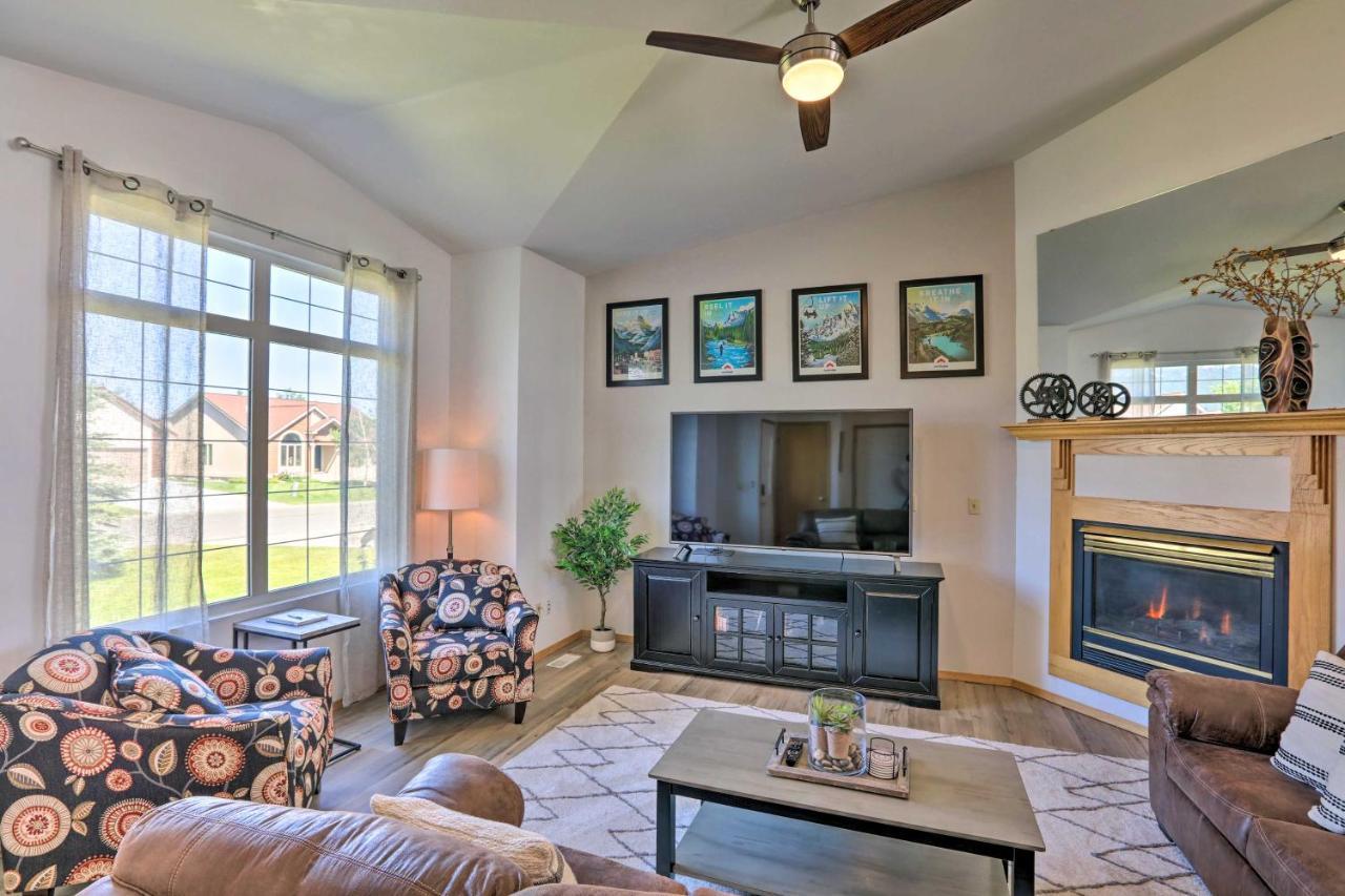 Red Lodge Townhome With Hot Tub And Mountain Views! Exterior photo